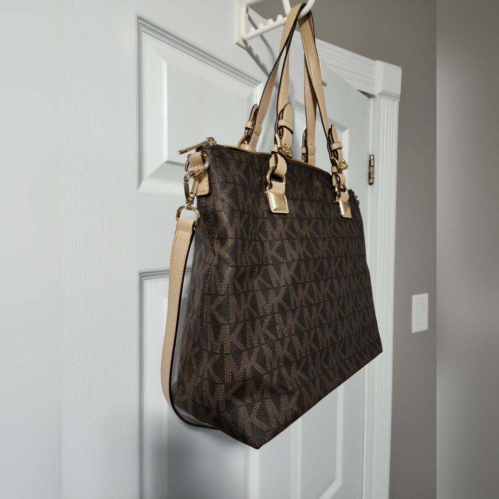 *****SOLD*****Large Michael Kors Signature handbag (authentic)